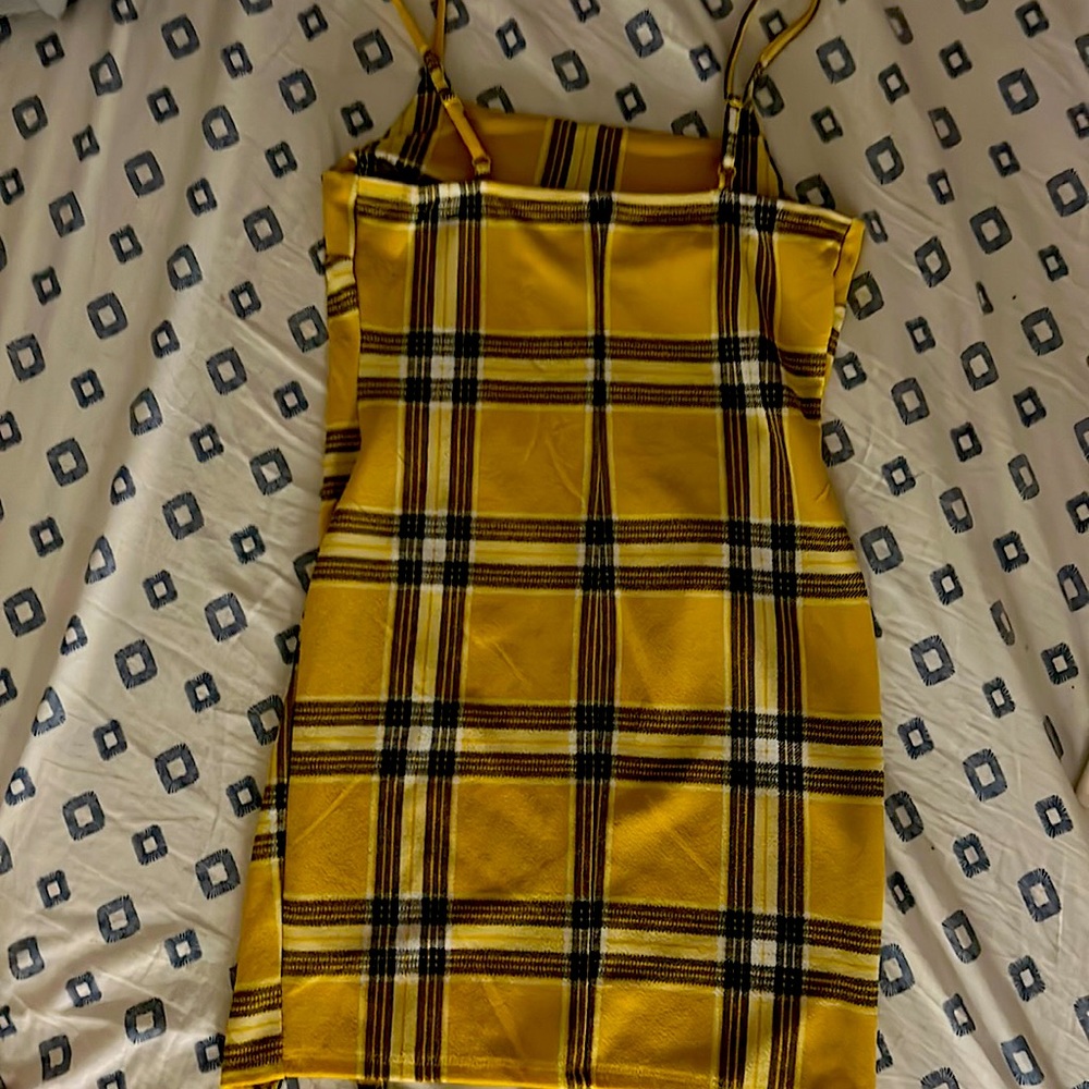 Selling a large 11 through 13 dress that’s yellow and black stripes